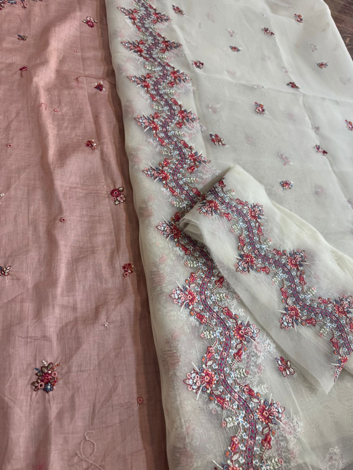 Hussain Rehar Luxury Lawn ’25 – Blush Bloom in Signature Pink Elegance