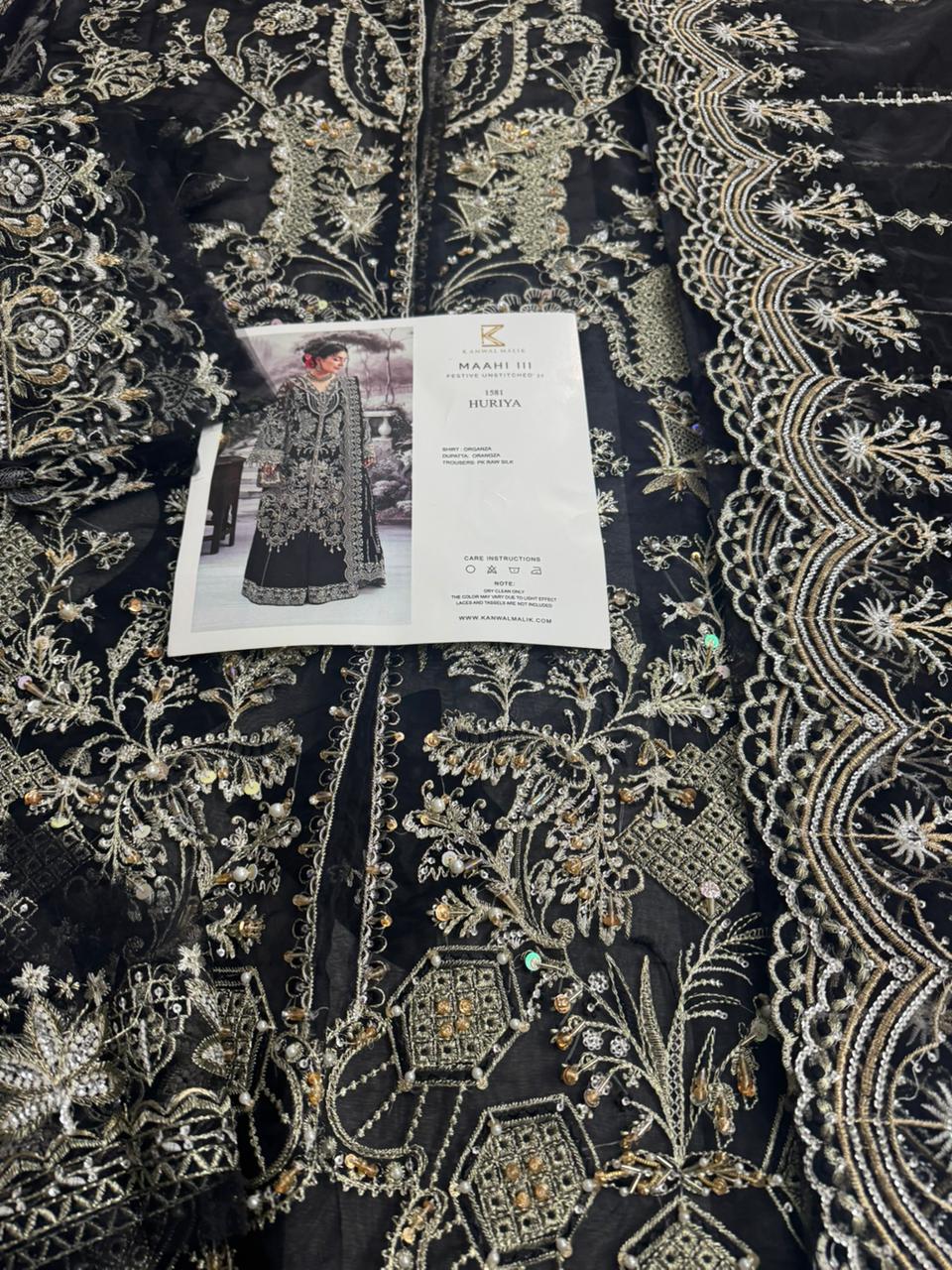 Kanwal Malik Maahi Festive Unstitched 2025 – Onyx Red Hand-Embellished Organza Ensemble