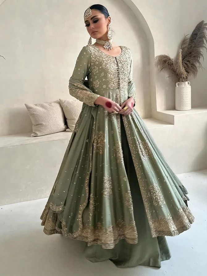 Saira Shakira – Light Green Hand-Embellished Raw Silk Ensemble