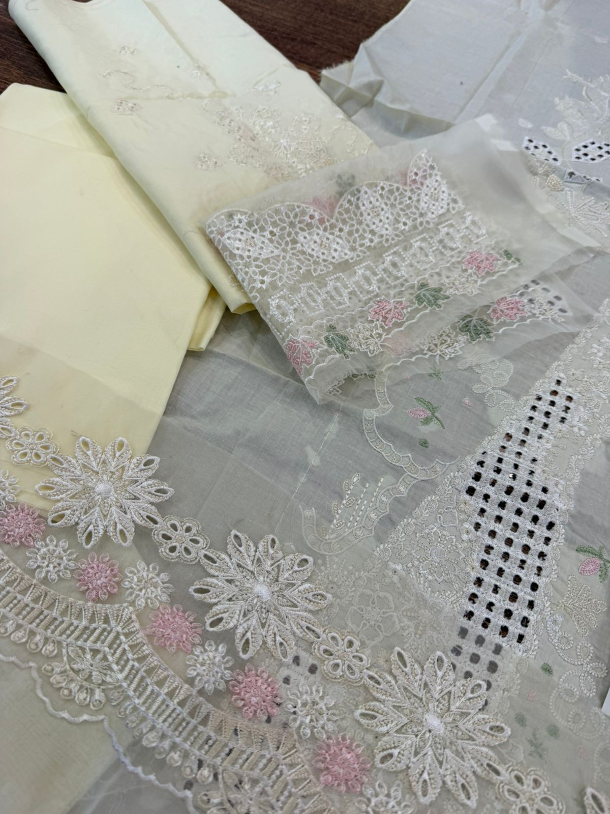 Qalamkar | Chikankari Luxury Lawn & Jacquard Dupatta