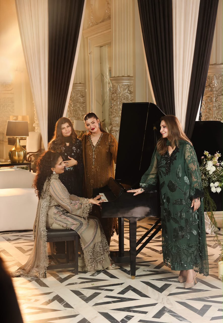 Maria B Luxury Emerald Green Velvet Appliqué Chiffon Suit