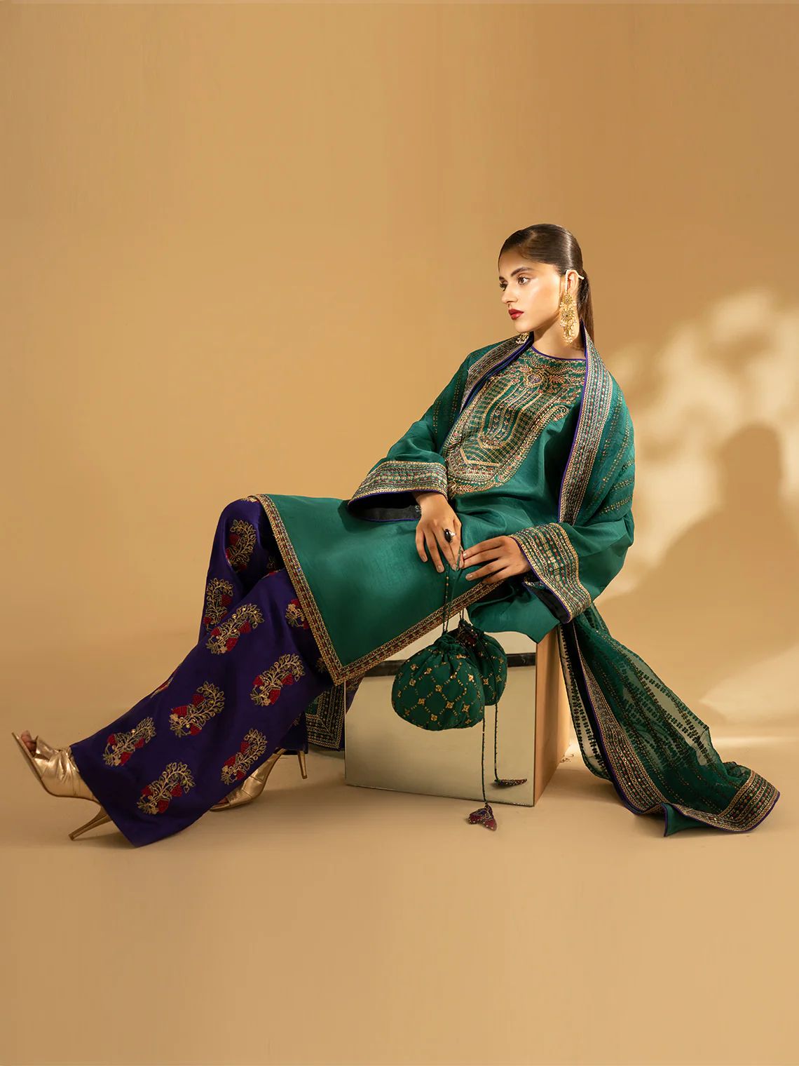 Fozia Khalid Winter Collection – Emerald Green Silk Embroidered Kurta Set